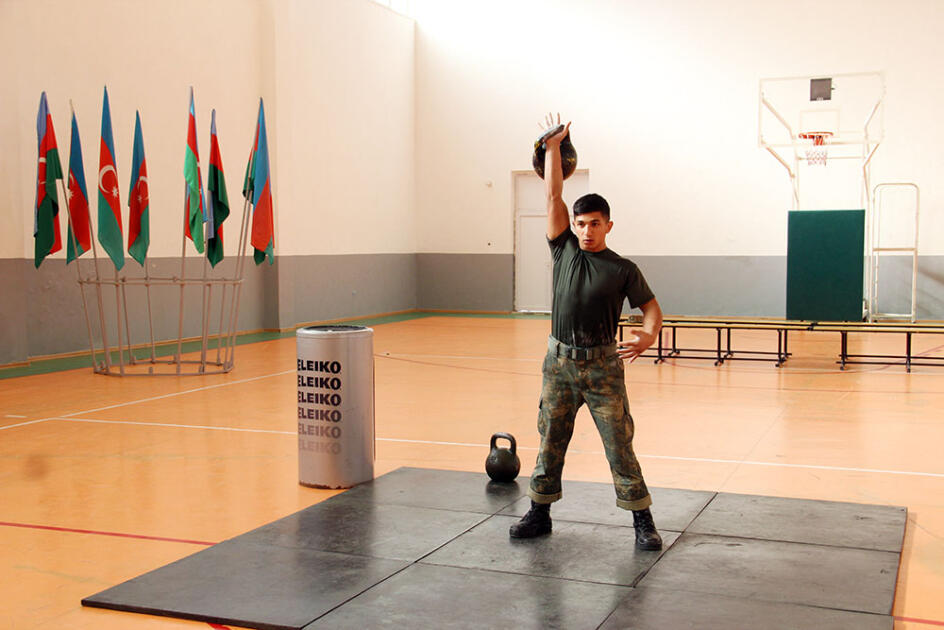 В Азербайджанской армии состоялось первенство по гиревому спорту