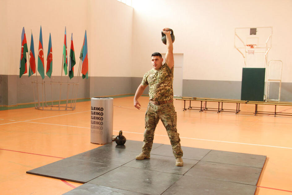 В Азербайджанской армии состоялось первенство по гиревому спорту