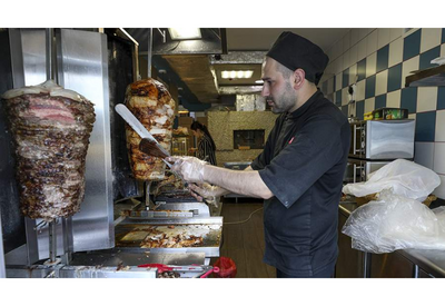 Диетолог рассказала о пользе и вреде шаурмы для здоровья