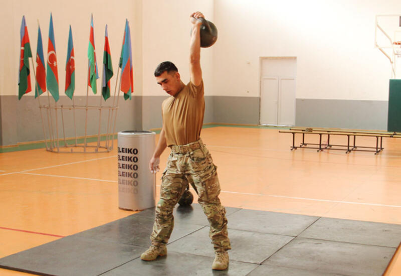 В Азербайджанской армии состоялось первенство по гиревому спорту