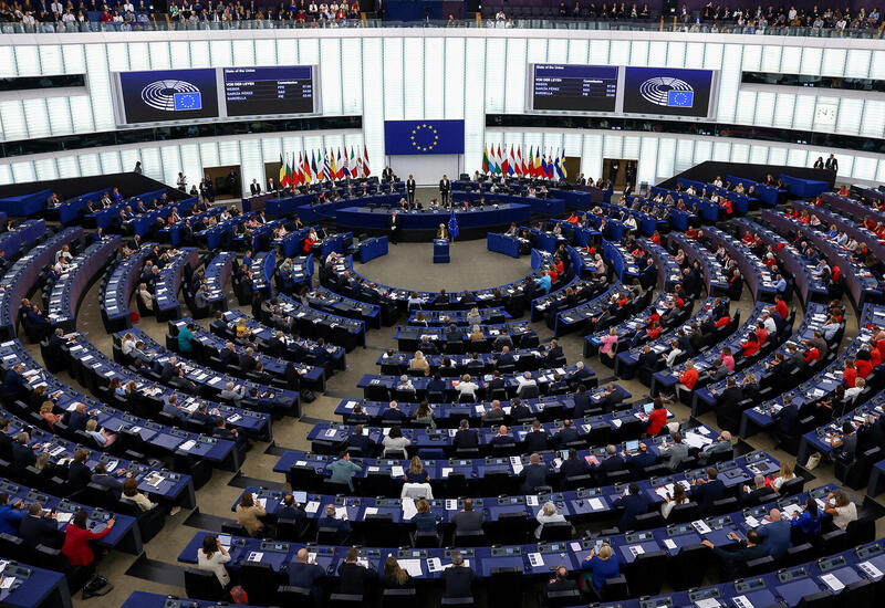 В Европарламенте призвали развернуть политику в правую сторону