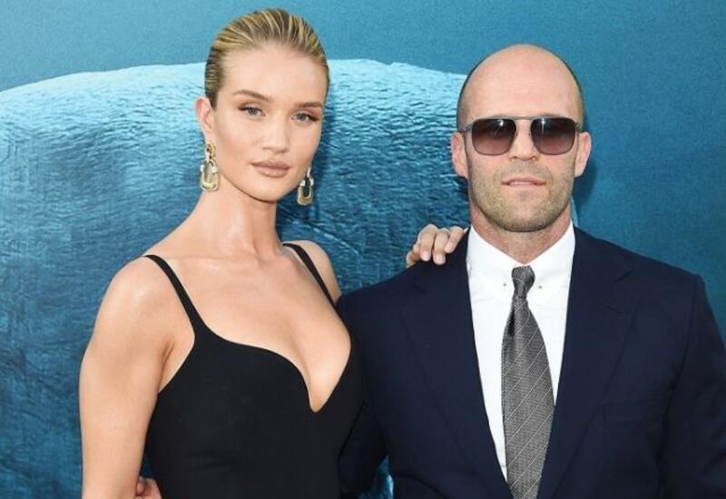 Возлюбленная Джейсона Стетхэма показала редкое фото с мужем и детьми в горах