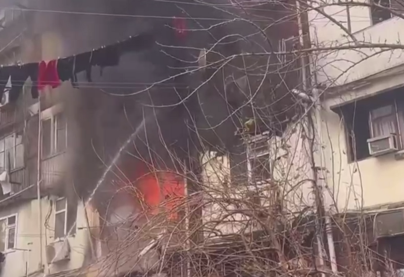 Пожар произошел в жилом здании в Бинагади