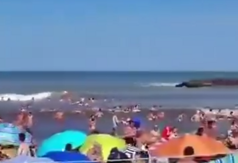 На пляже в Аргентине произошло метеоцунами