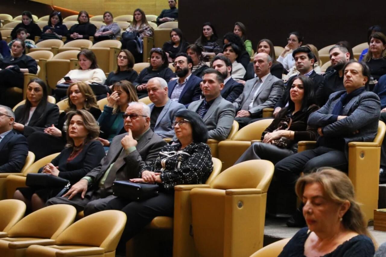 В честь 140-летия Узеира Гаджибейли представили почтовую марку и концерт