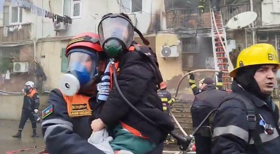 Binəqədidəki yanğın söndürüldü, sakinlər təxliyə olunub