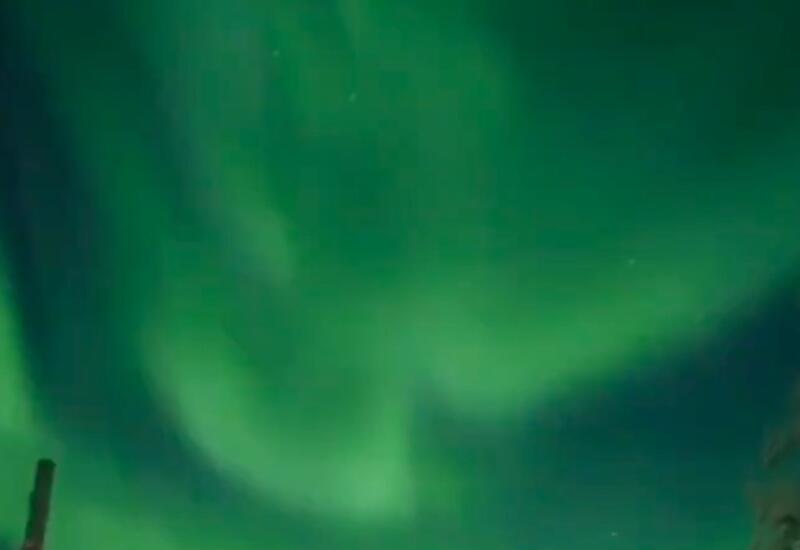 Завораживающее полярное сияние в Лапландии