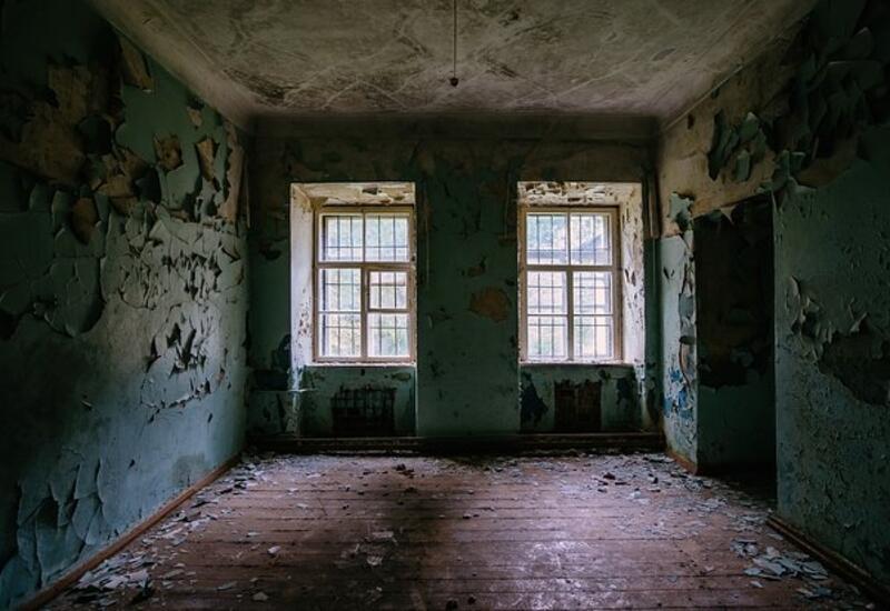 Мужчина купил психбольницу и поселился в ней