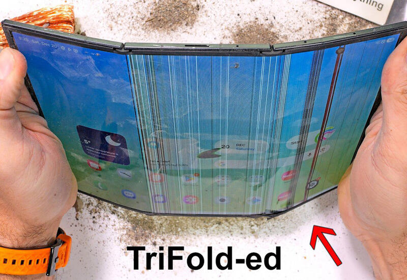 Samsung отказалась чинить дорогую «трикладушку» по гарантии