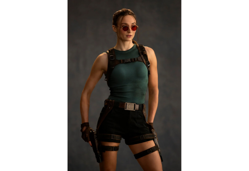 Софи Тернер показала первые фото в образе Лары Крофт