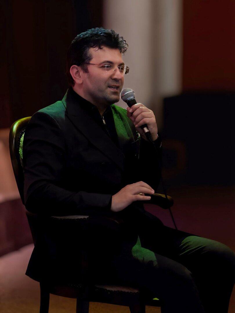 В Азербайджане стартовал проект "Искусство без границ" – первым гостем стал Эйюб Гулиев