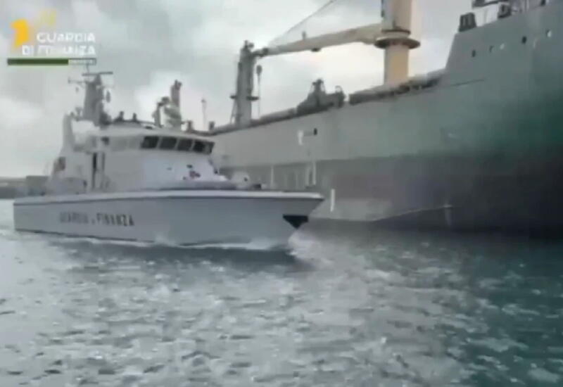 В Италии задержано судно, перевозившее груз, принадлежащий России