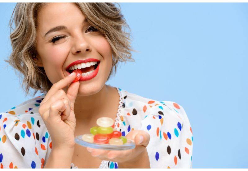 Как защитить зубы от сладкого?