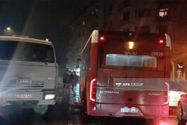 Серьезное ДТП в Гяндже, столкнулись автобус и грузовик