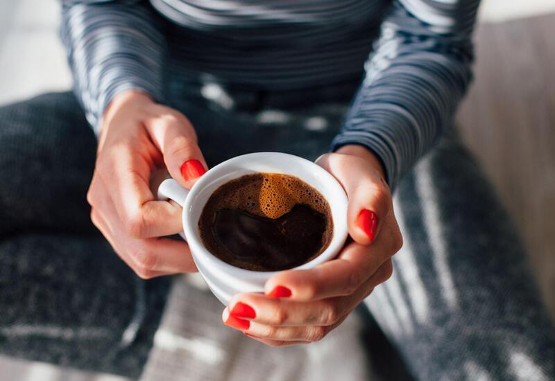 Qəhvə yuxunun keyfiyyətinə necə XEYİR verə bilər?