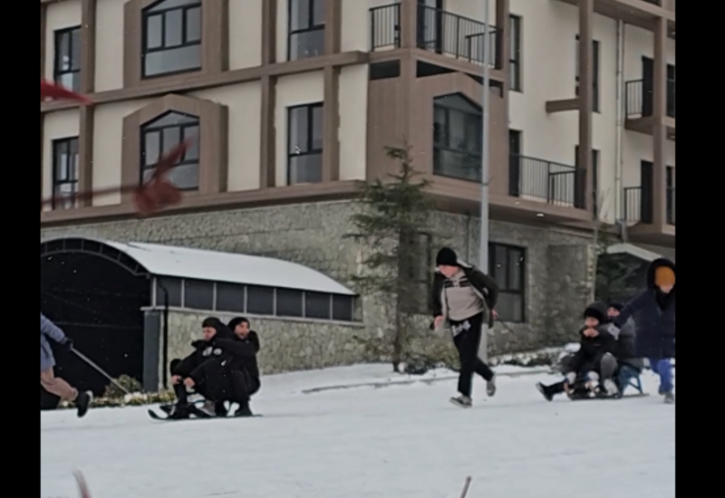 В Кяльбаджаре жители наслаждаются зимней сказкой