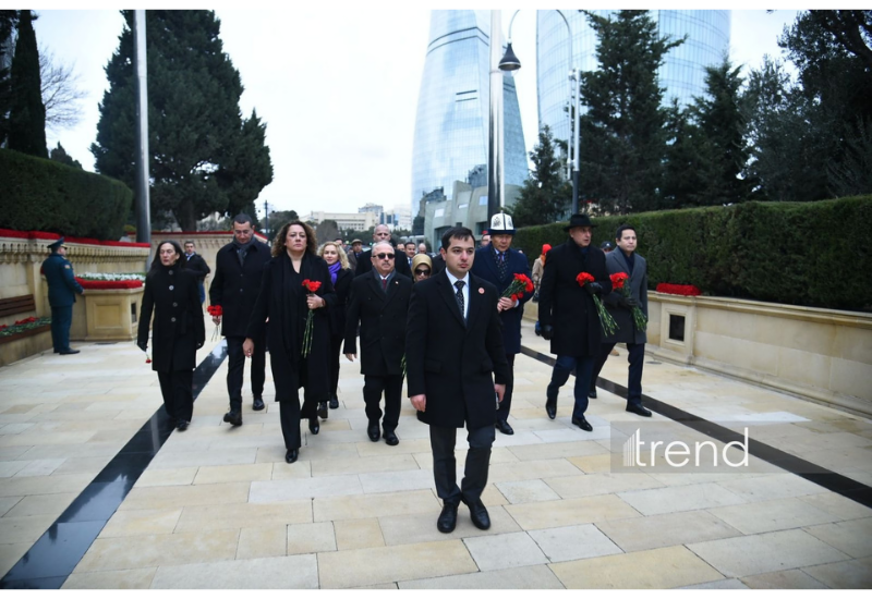 Послы иностранных государств почтили память шехидов в Баку