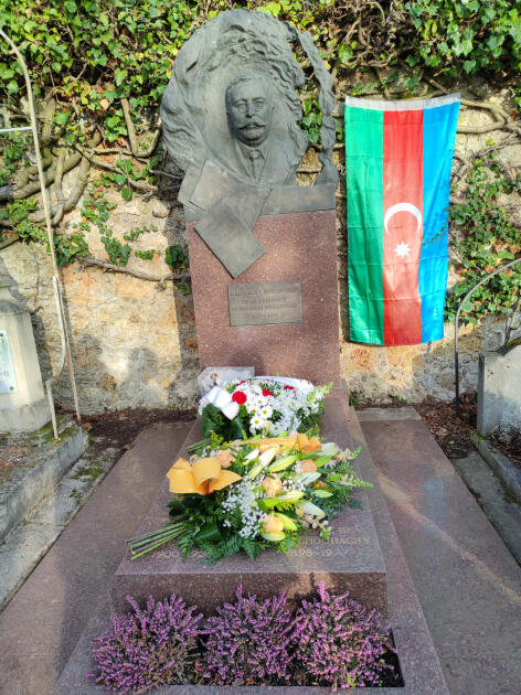 Азербайджанские дипломаты во Франции почтили память жертв трагедии 20 Января