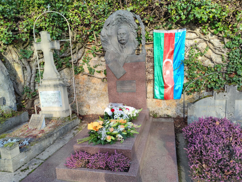 Азербайджанские дипломаты во Франции почтили память жертв трагедии 20 Января