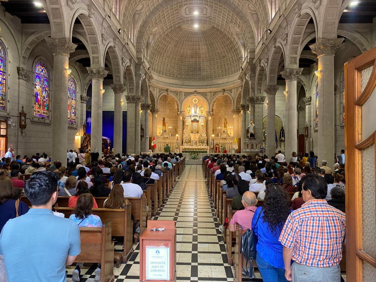 В одной из самых посещаемых церквей Лимы почтили память жертв трагедии 20 Января