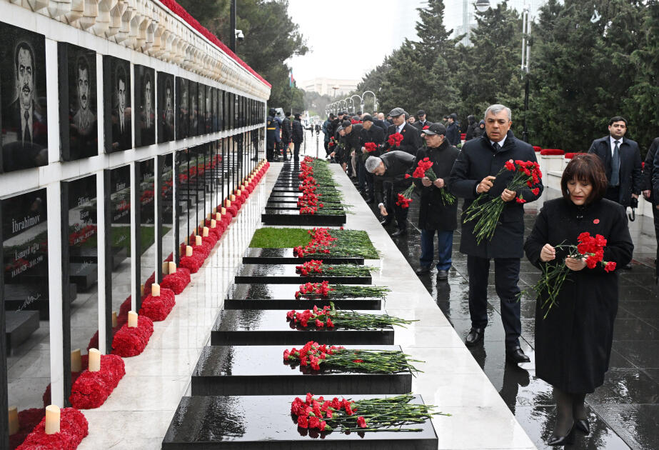 Официальные лица государства и правительства посетили Шехидляр хиябаны