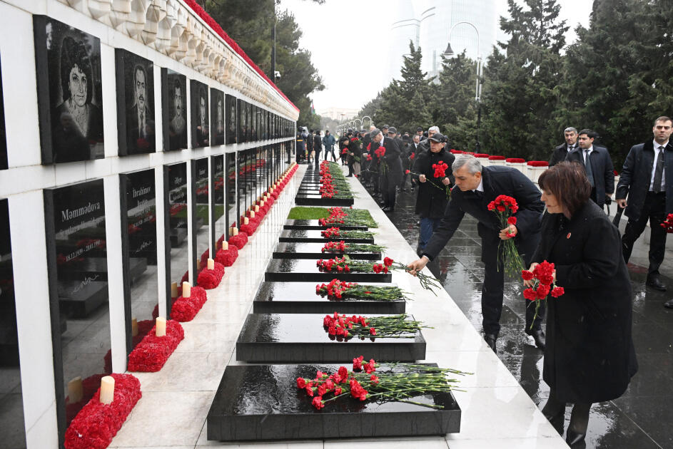 Официальные лица государства и правительства посетили Шехидляр хиябаны