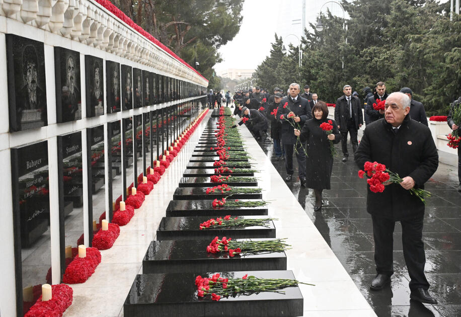 Официальные лица государства и правительства посетили Шехидляр хиябаны