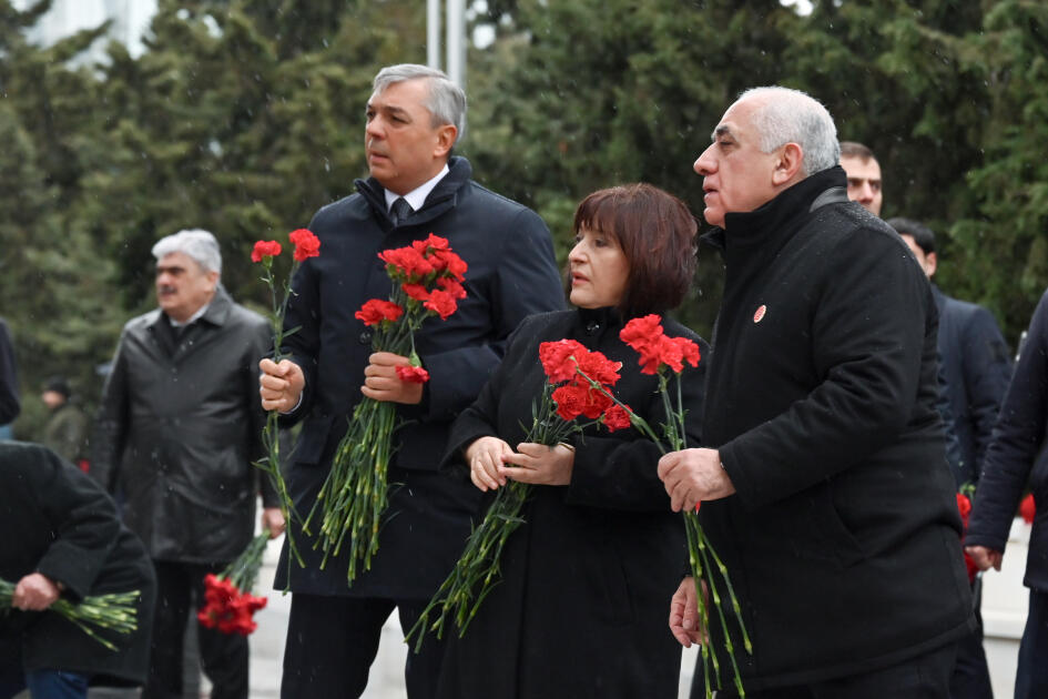 Официальные лица государства и правительства посетили Шехидляр хиябаны