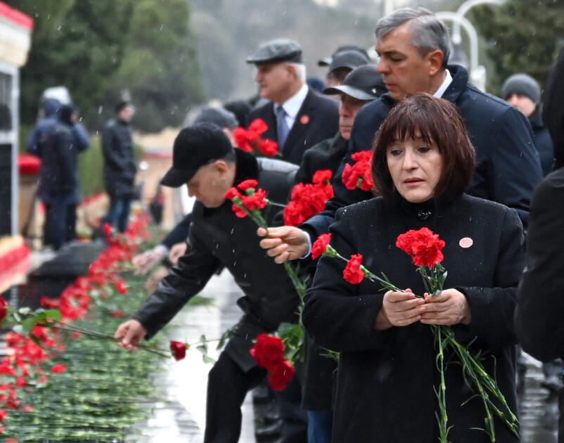 Официальные лица государства и правительства посетили Шехидляр хиябаны