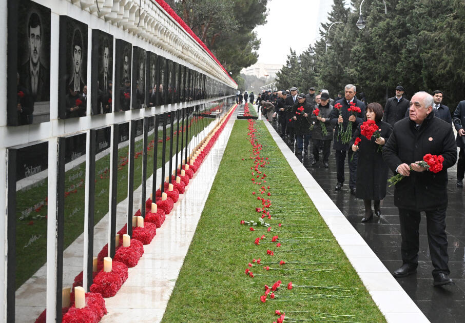 Официальные лица государства и правительства посетили Шехидляр хиябаны