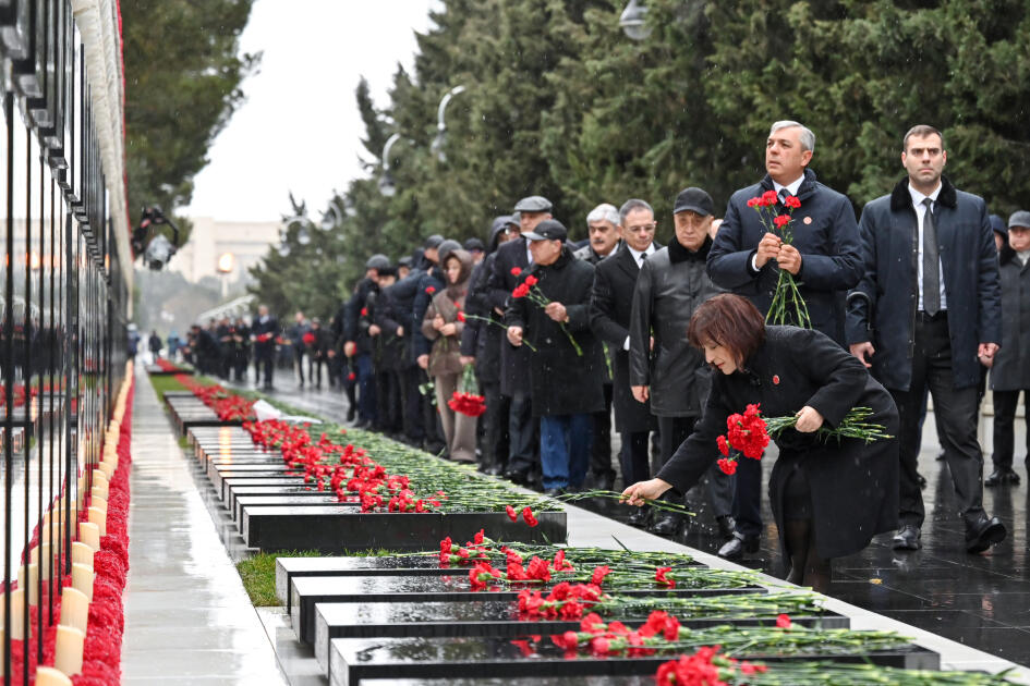 Официальные лица государства и правительства посетили Шехидляр хиябаны