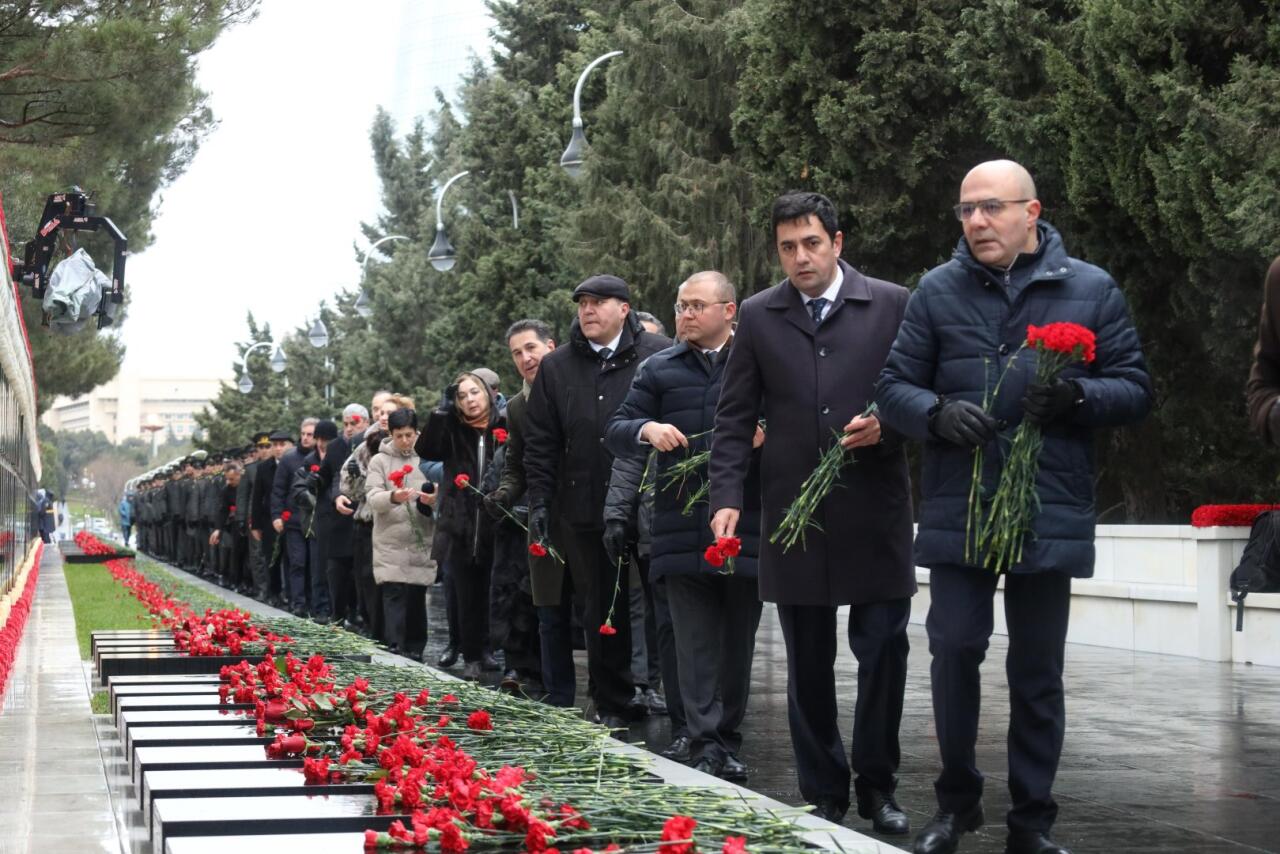 Руководство и коллектив Минздрава Азербайджана почтили память шехидов 20 Января