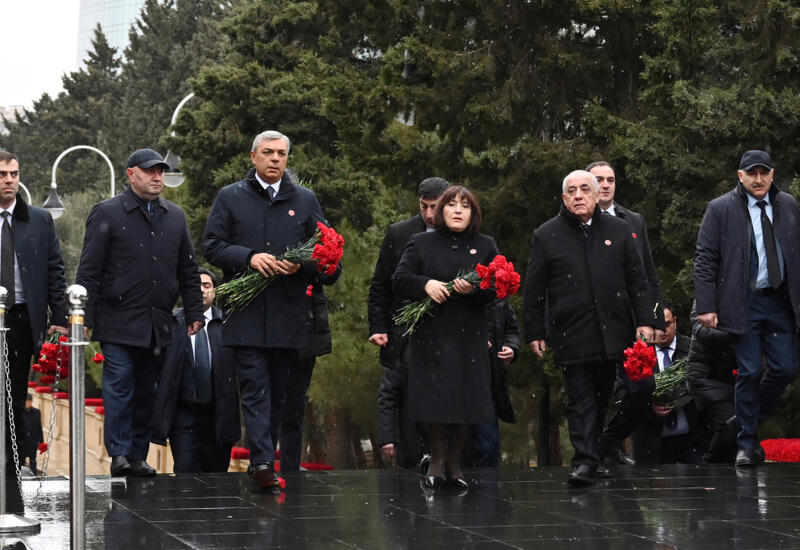 Официальные лица государства и правительства посетили Шехидляр хиябаны