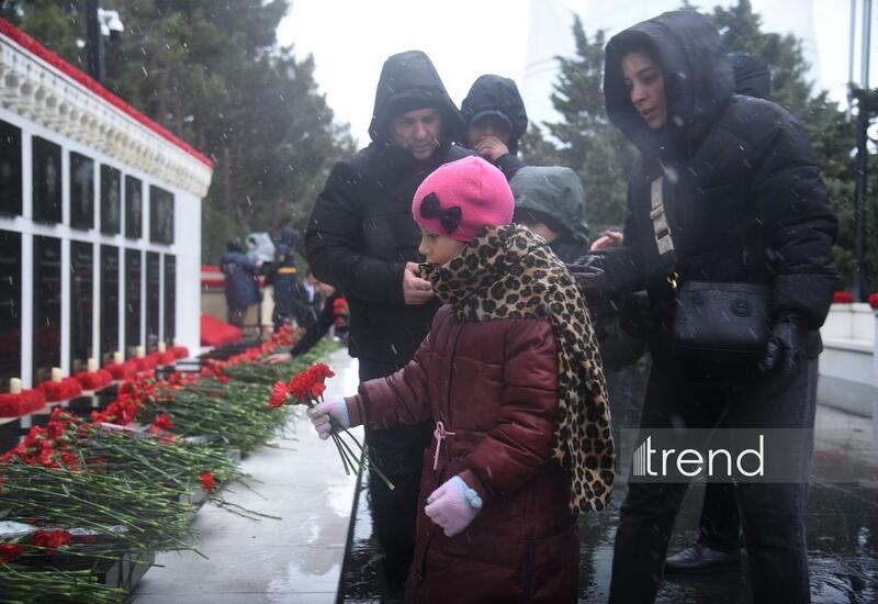 Azərbaycan xalqı 20 Yanvar faciəsi qurbanlarının əziz xatirəsini yad edir