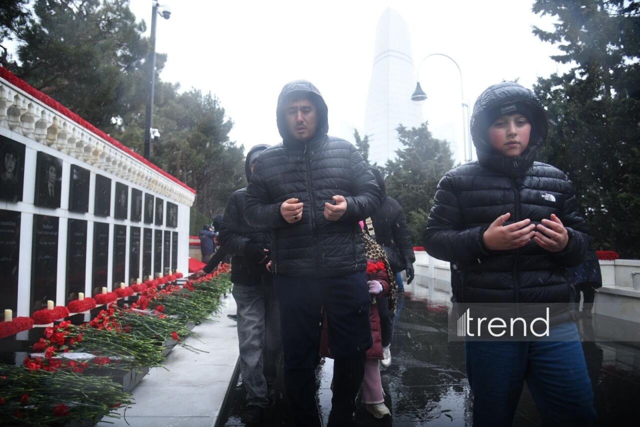 Azərbaycan xalqı 20 Yanvar faciəsi qurbanlarının əziz xatirəsini yad edir