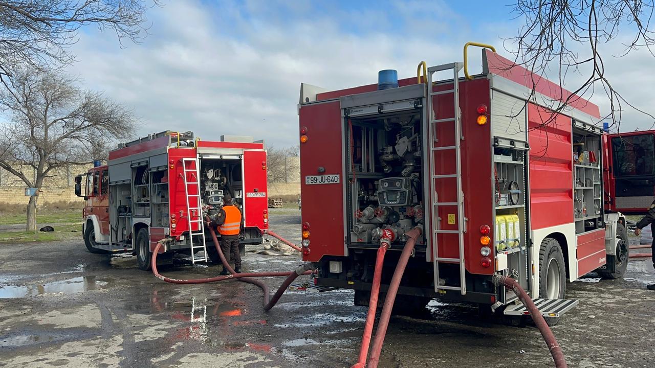 В Баку на проспекте Зии Буньядова горит объект