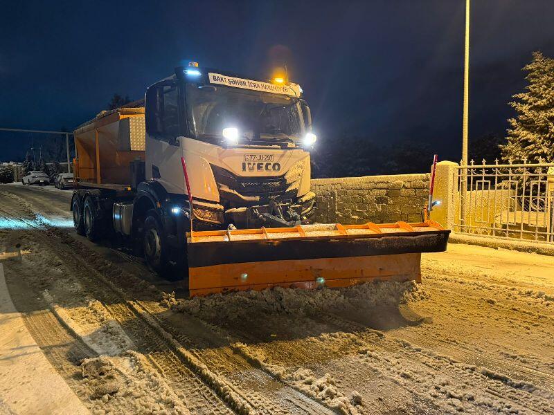 В Баку принимаются оперативные меры в связи со снегом