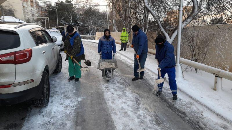 В Баку принимаются оперативные меры в связи со снегом