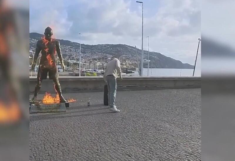 Ronaldonun heykəlini yandırdılar