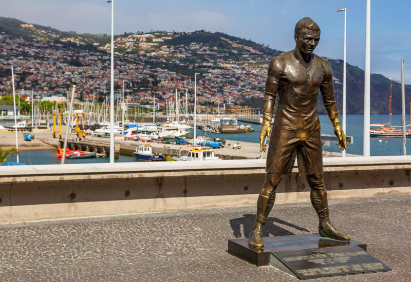 В Португалии подожгли статую Роналду