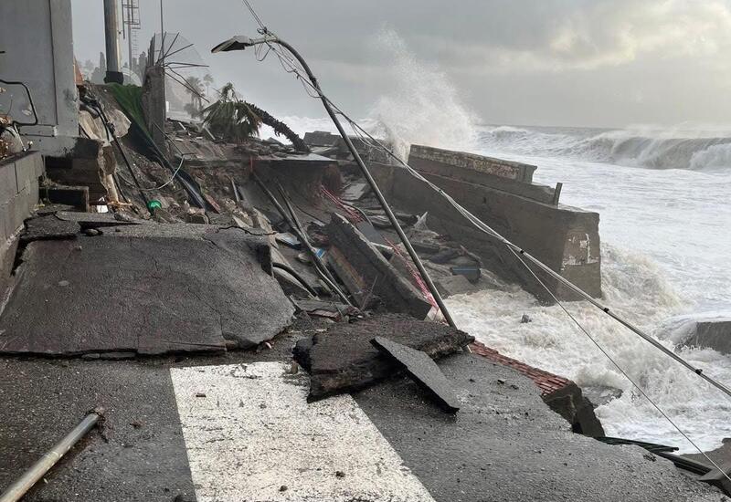 Италию накрыли многометровые волны
