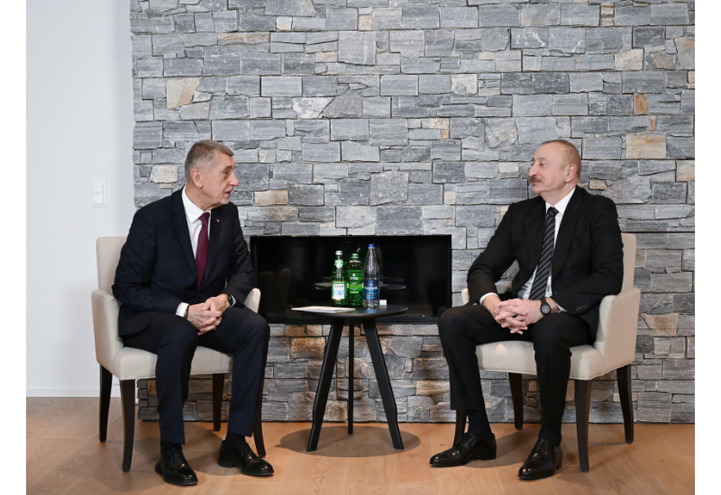 Президент Ильхам Алиев в Давосе встретился с Премьер-министром Чехии