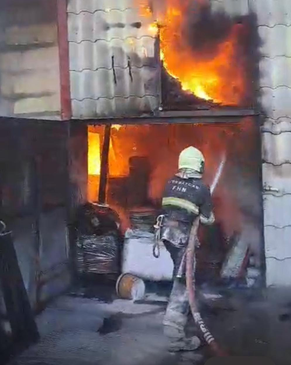 В Баку на проспекте Зии Буньядова горит объект