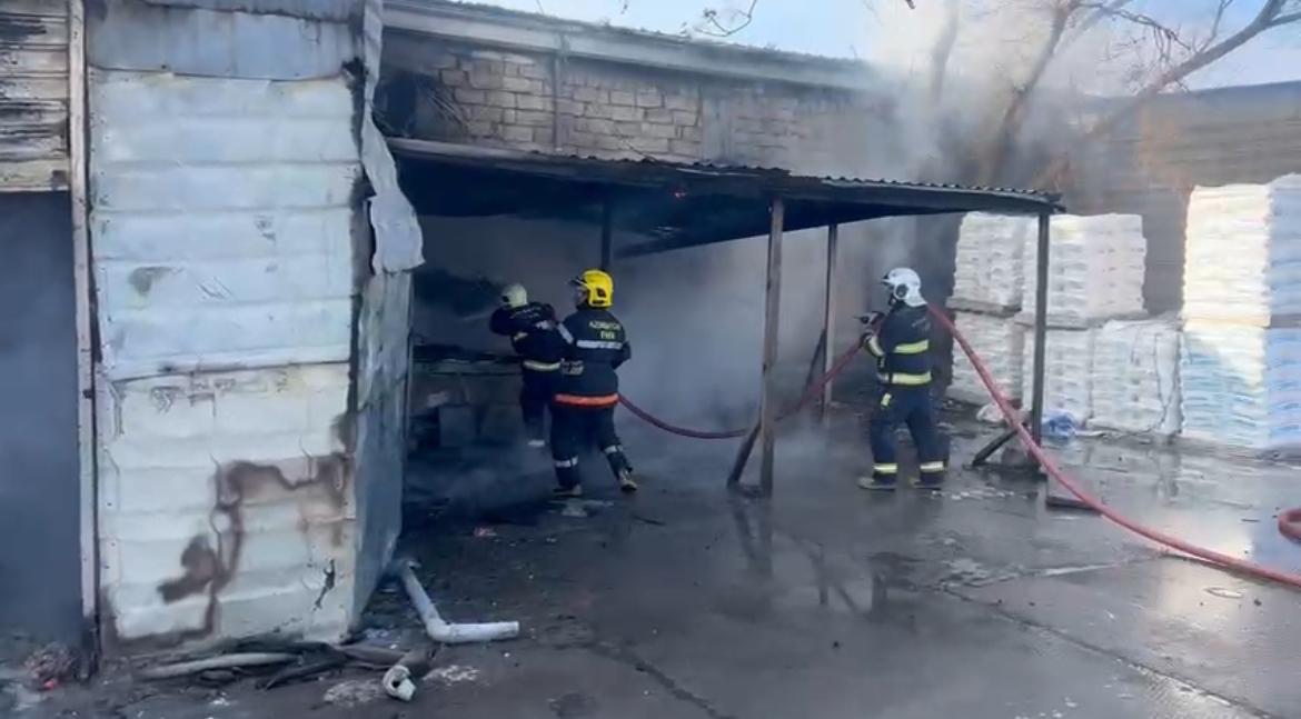 В Баку на проспекте Зии Буньядова горит объект