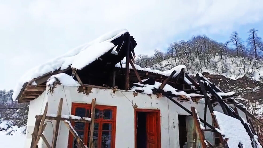 В Лерике обрушилась крыша дома