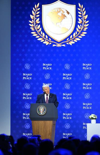 Президент Ильхам Алиев принял участие в церемонии подписания документа "Устав Совета мира" в Давосе