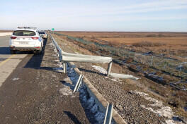 Автомобиль перевернулся на обледенелой дороге в Джалилабаде