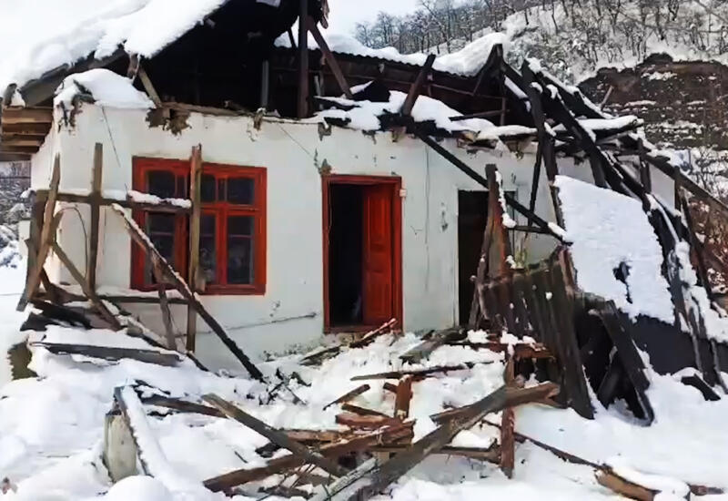 В Лерике обрушилась крыша дома