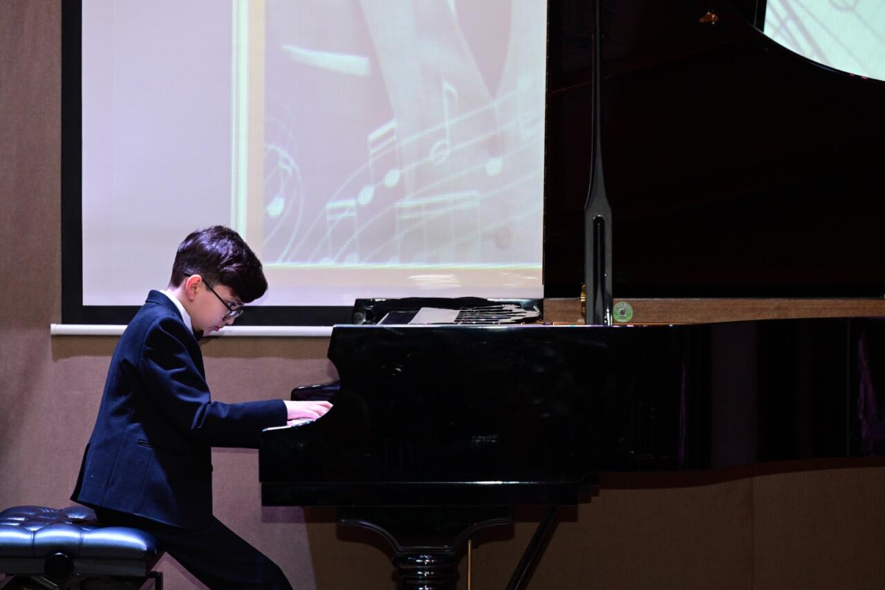 В Баку состоялась церемония награждения лауреатов премии имени Узеира Гаджибейли