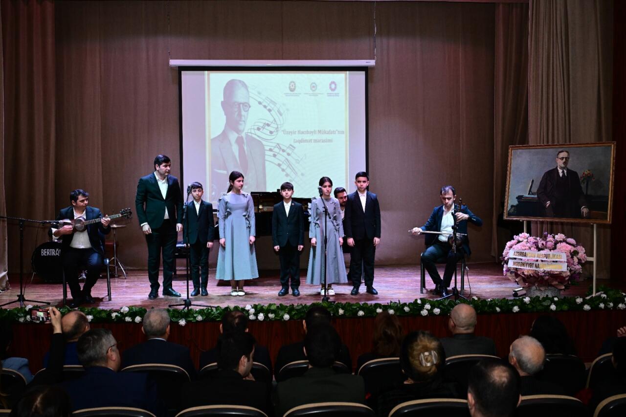 В Баку состоялась церемония награждения лауреатов премии имени Узеира Гаджибейли